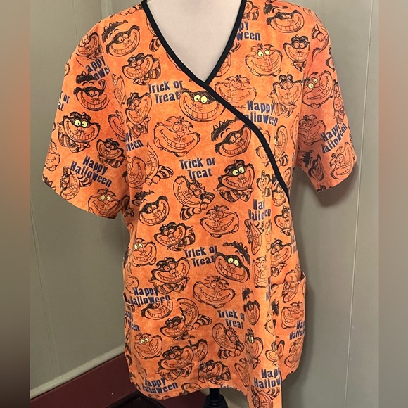 The Wonderful World of Disney Halloween Orange CheshireCat Scrub Top Pockets XL - Picture 11 of 11
